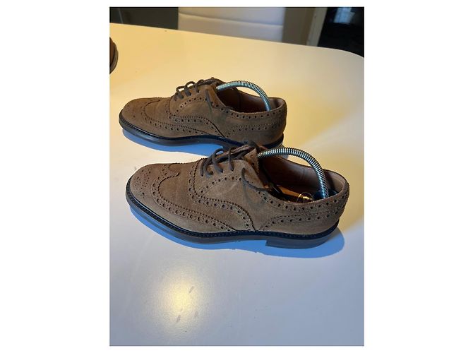 Church's Scarpe Stringate Brogue in Camoscio Marrone - vista 2