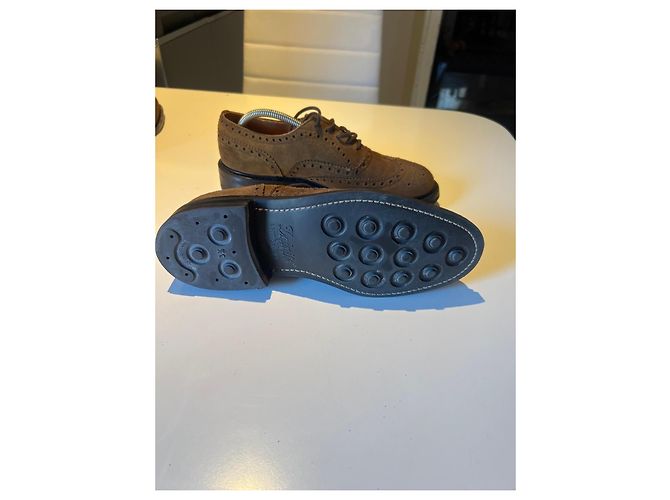 Church's Scarpe Stringate Brogue in Camoscio Marrone - vista 5