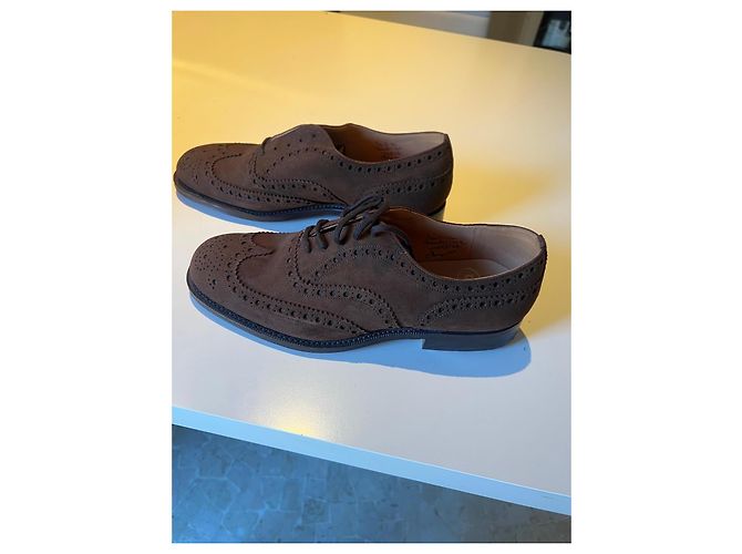 Church's Scarpe Stringate Brogue in Camoscio Marrone - vista 2