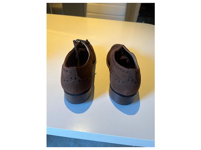 Church's Scarpe Stringate Brogue in Camoscio Marrone - vista 3