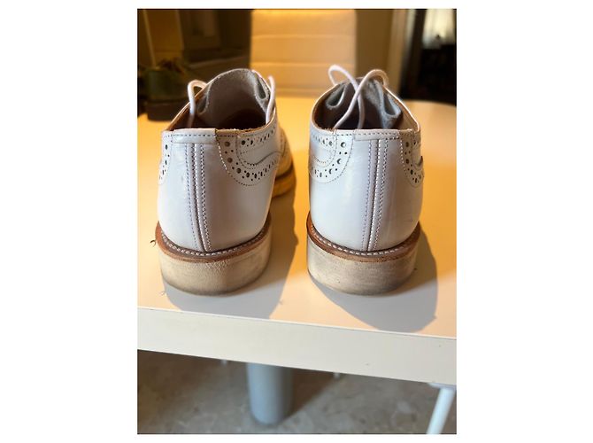 Autre Marque Tricker's Scarpe Stringate in Pelle Bianca con Nappine - vista 3