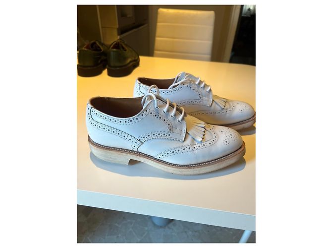 Autre Marque Tricker's Scarpe Stringate in Pelle Bianca con Nappine - vista 4