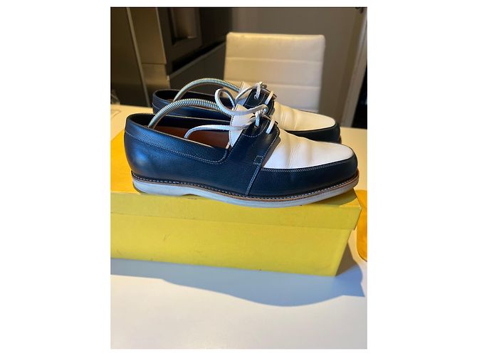 John Lobb zweifarbige Schnürschuhe aus Leder Weiß Dunkelblau - Ansicht 3