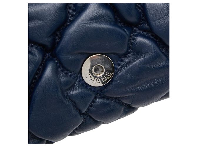 Borsa a tracolla Chanel Matelassé Bubble Quilted Blu navy - vista 10