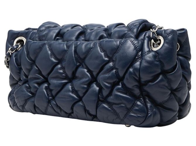 Borsa a tracolla Chanel Matelassé Bubble Quilted Blu navy - vista 2