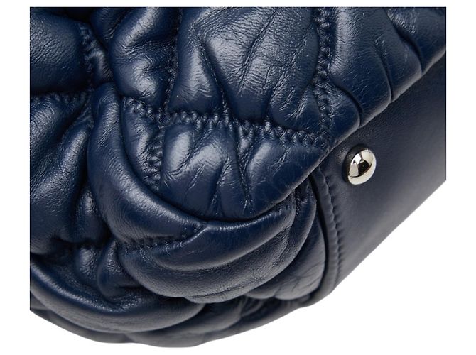 Borsa a tracolla Chanel Matelassé Bubble Quilted Blu navy - vista 8