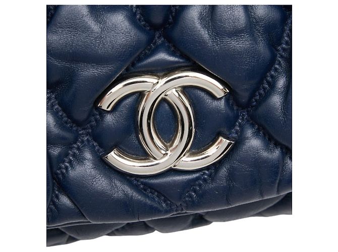 Borsa a tracolla Chanel Matelassé Bubble Quilted Blu navy - vista 9