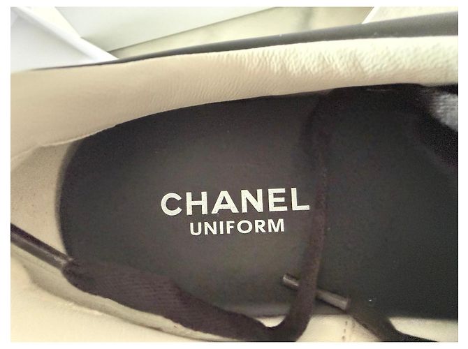 Sneakers Chanel Uniform in pelle nera Nero - vista 3