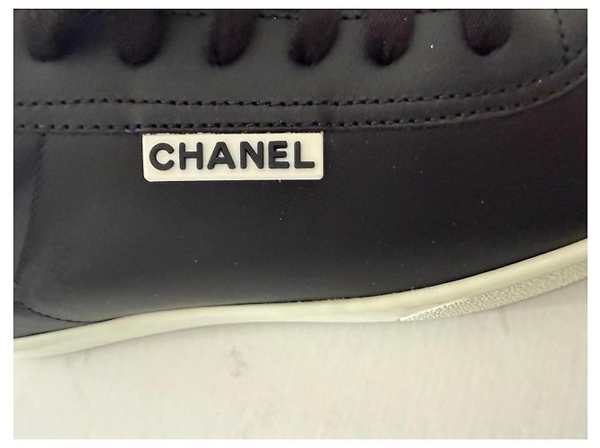 Sneakers Chanel Uniform in pelle nera Nero - vista 4