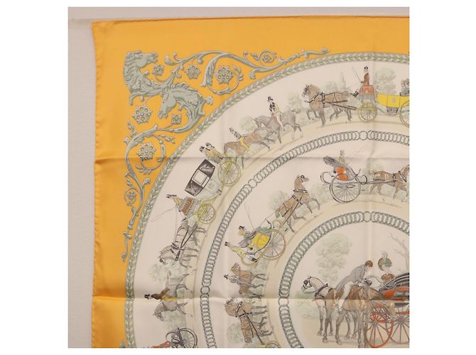 Hermès HERMES Carré 90 Sciarpa "LA PROMENADE DE LONGCHAMPS" Seta Gialla Auth fm5398M Giallo - vista 13