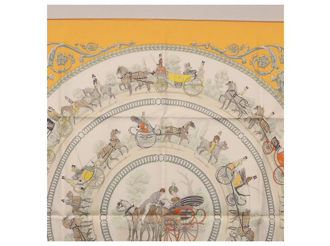 Hermès HERMES Carré 90 Sciarpa "LA PROMENADE DE LONGCHAMPS" Seta Gialla Auth fm5398M Giallo - vista 14
