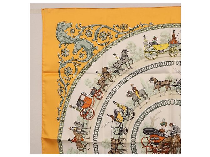 Hermès HERMES Carré 90 Sciarpa "LA PROMENADE DE LONGCHAMPS" Seta Gialla Auth fm5398M Giallo - vista 2