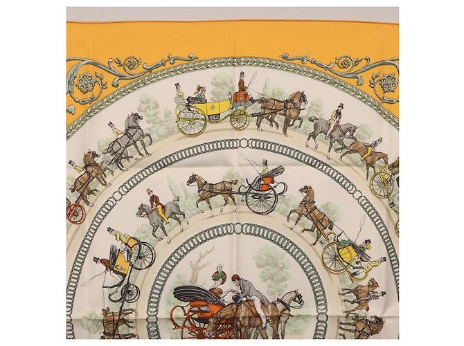 Hermès HERMES Carré 90 Sciarpa "LA PROMENADE DE LONGCHAMPS" Seta Gialla Auth fm5398M Giallo - vista 3