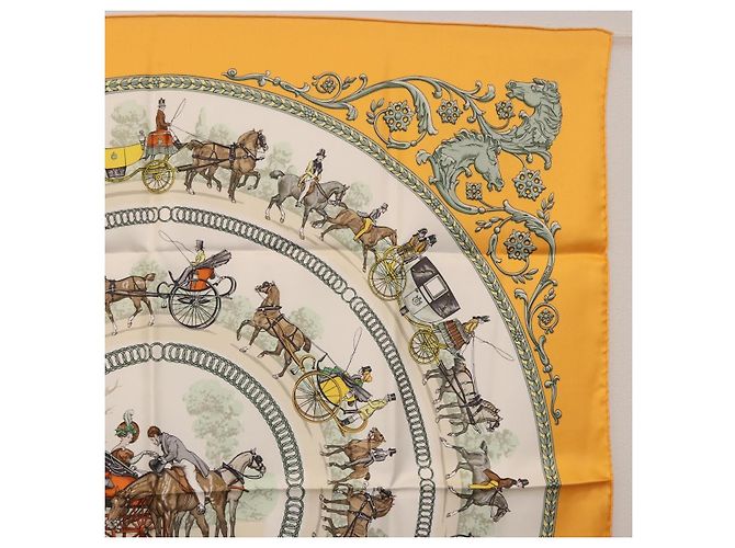 Hermès HERMES Carré 90 Sciarpa "LA PROMENADE DE LONGCHAMPS" Seta Gialla Auth fm5398M Giallo - vista 4