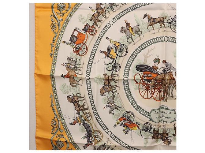Hermès HERMES Carré 90 Sciarpa "LA PROMENADE DE LONGCHAMPS" Seta Gialla Auth fm5398M Giallo - vista 5