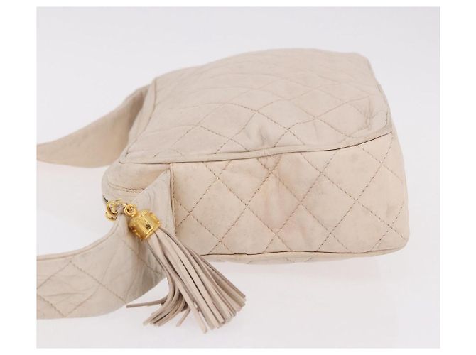 CHANEL Matelasse Shoulder Bag Lamb Skin White Gold CC Auth BA14472 Bianco D'oro - vista 4
