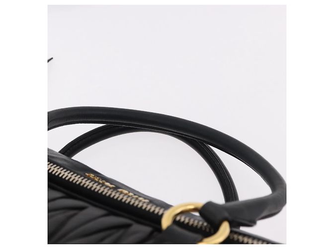 Miu Miu Matelasse Handtasche aus Leder 2way Schwarz Gold Auth am12113V Golden - Ansicht 14