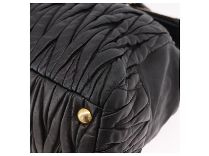 Miu Miu Matelasse Handtasche aus Leder 2way Schwarz Gold Auth am12113V Golden - Ansicht 16