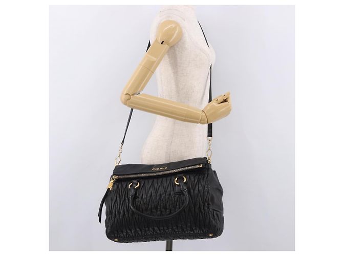 Miu Miu Matelasse Handtasche aus Leder 2way Schwarz Gold Auth am12113V Golden - Ansicht 25