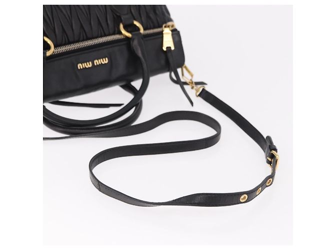 Miu Miu Matelasse Handtasche aus Leder 2way Schwarz Gold Auth am12113V Golden - Ansicht 8