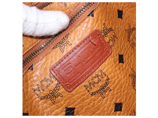 Bolsa Tote MCM Vicetos Logogram em PVC e couro marrom com detalhes dourados Auth BA14482A - vista 17