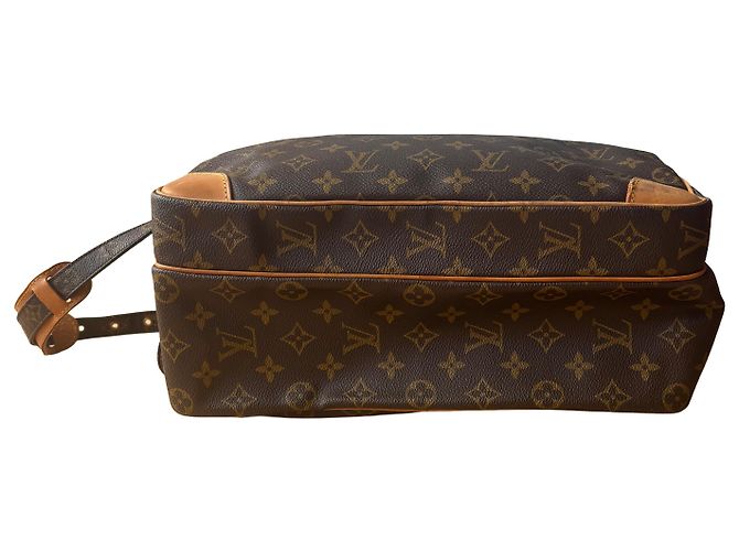 Louis Vuitton Nile GM Beige - vista 4