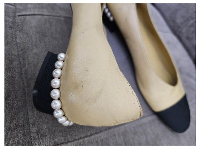 Ballerine bicolore Chanel con tacco impreziosito da perle Nero Beige - vista 15