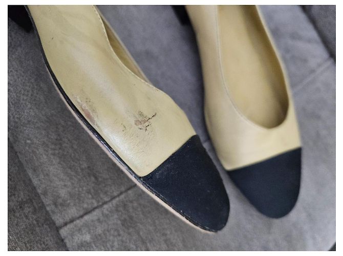 Ballerine bicolore Chanel con tacco impreziosito da perle Nero Beige - vista 17