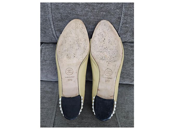 Ballerine bicolore Chanel con tacco impreziosito da perle Nero Beige - vista 20