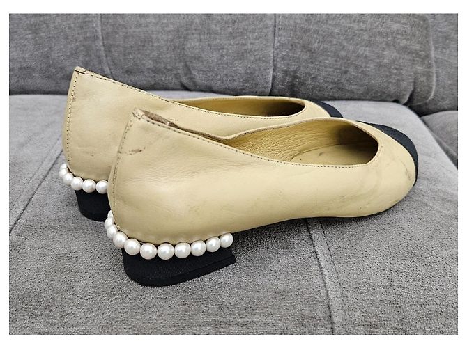 Ballerine bicolore Chanel con tacco impreziosito da perle Nero Beige - vista 7