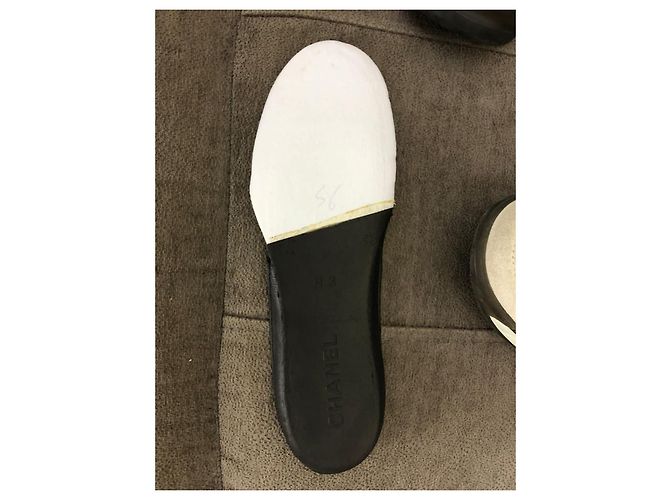 Sneakers Chanel CC Logo in pelle e camoscio Nero Bianco Beige - vista 11