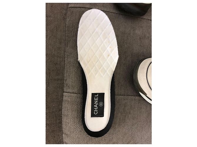 Sneakers Chanel CC Logo in pelle e camoscio Nero Bianco Beige - vista 12