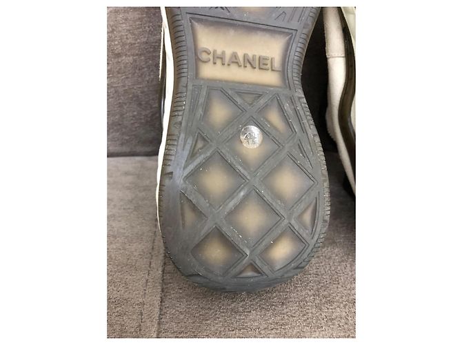 Sneakers Chanel CC Logo in pelle e camoscio Nero Bianco Beige - vista 16