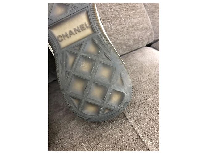 Sneakers Chanel CC Logo in pelle e camoscio Nero Bianco Beige - vista 17