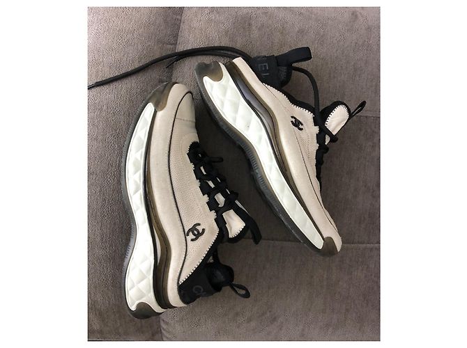 Sneakers Chanel CC Logo in pelle e camoscio Nero Bianco Beige - vista 19