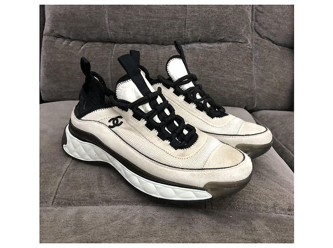 Sneakers Chanel CC Logo in pelle e camoscio Nero Bianco Beige - vista 3