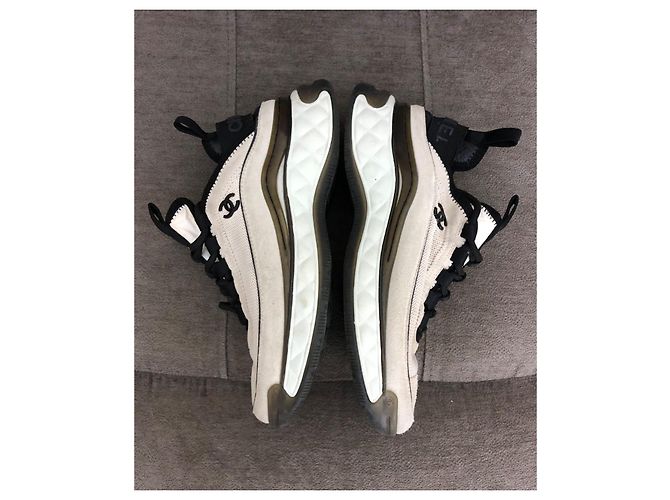 Sneakers Chanel CC Logo in pelle e camoscio Nero Bianco Beige - vista 5