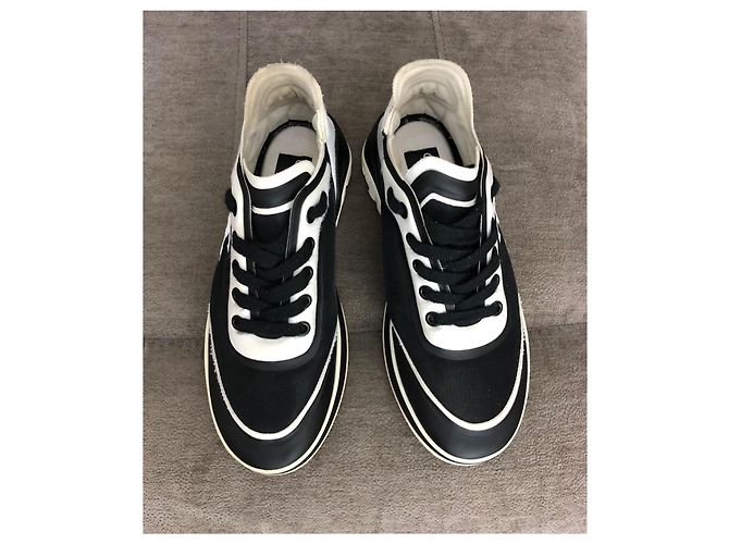 Sneakers Chanel CC Logo Nero Bianco - vista 3