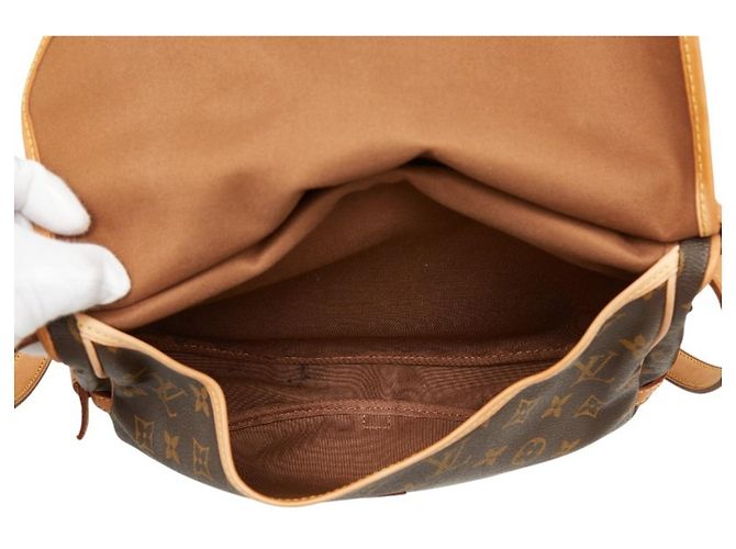 Borsa a tracolla Louis Vuitton Monogram Saumur 30 Marrone - vista 11