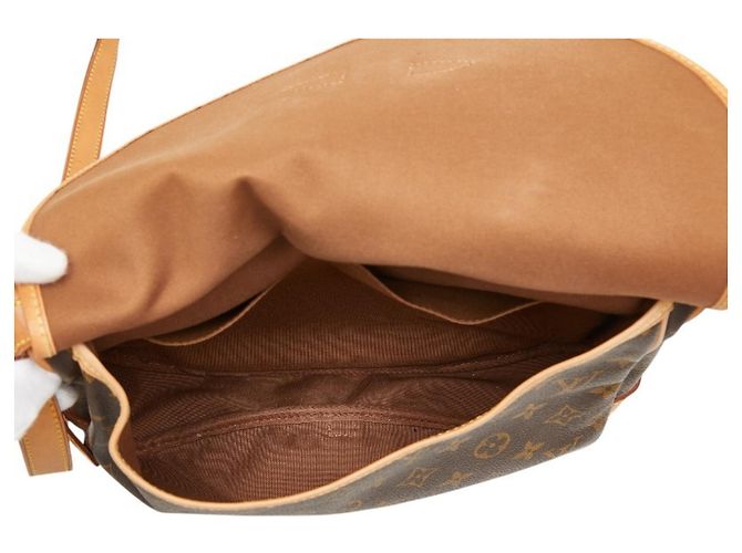Borsa a tracolla Louis Vuitton Monogram Saumur 30 Marrone - vista 13