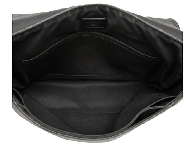 Borsa a tracolla Louis Vuitton Monogram Eclipse District MM NM Nero - vista 4