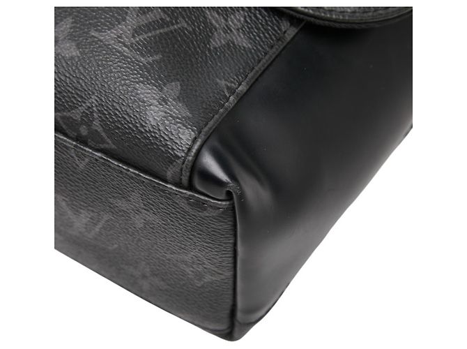 Borsa a tracolla Louis Vuitton Monogram Eclipse Messenger Explorer PM Nero - vista 5