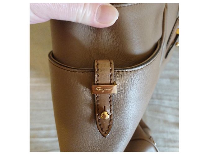 Salvatore Ferragamo Borsa Tote in Pelle Marrone Taupe - vista 6