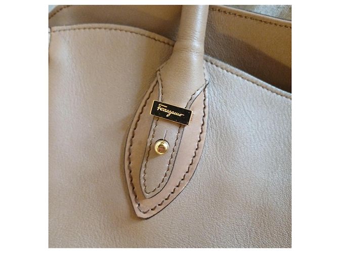 Salvatore Ferragamo Borsa Tote in Pelle Marrone Taupe - vista 7