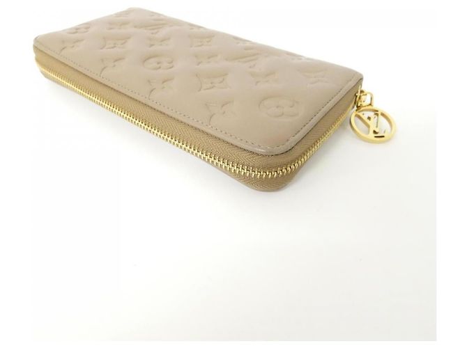 Cartera larga Louis Vuitton Coussin Zippy de piel de cordero Beige Gris pardo - vista 2