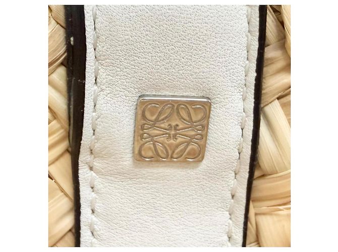 Borsa cesta Loewe in pelle bianca Anagram Bianco - vista 10