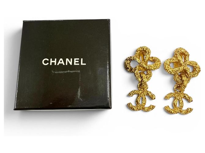 Brincos de clip Chanel Vintage 93A Metal Lava Flower Dourado - vista 2