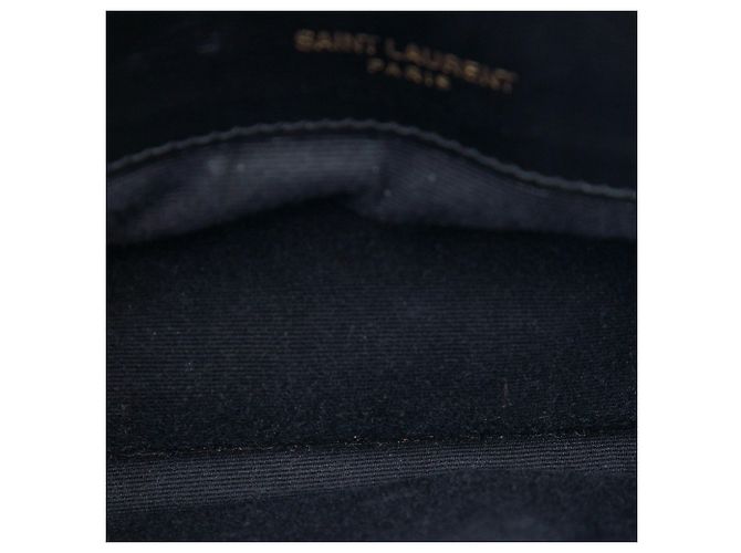 Saint Laurent Monogram Cassandre Handyhülle aus glattem schwarzem Kalbsleder - Ansicht 4