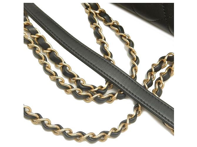 Chanel Black Medium Quilted Lambskin Logo Enchained Flap Nero - vista 22