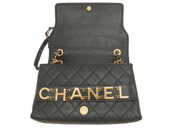 Chanel Black Medium Quilted Lambskin Logo Enchained Flap Nero - vista 5